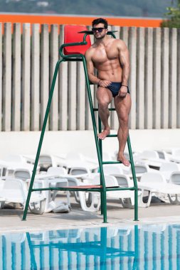 Açık Kapalı Yüzme Havuzu, cankurtaran adam