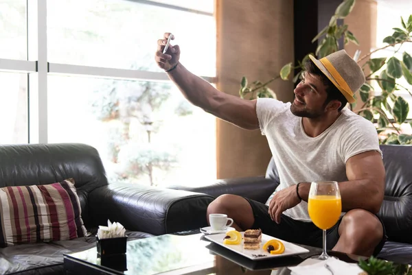 Taking Selfie with Phone in Hotel Lobby Bar — Stock Photo, Image