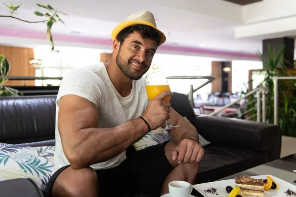 Man Drinking Cocktail in a Hotel Lobby Bar — Stock Photo, Image