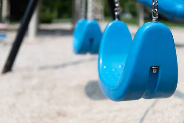 Empty Chain Swing in Playground — Stock Photo, Image