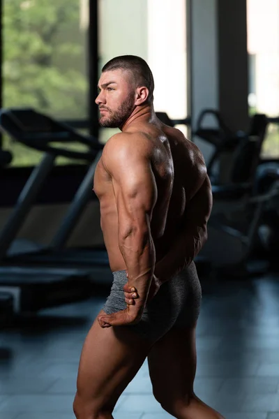 健身肌肉男的肖像 — 图库照片
