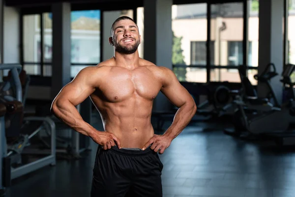 Hombre sano con paquete de seis — Foto de Stock