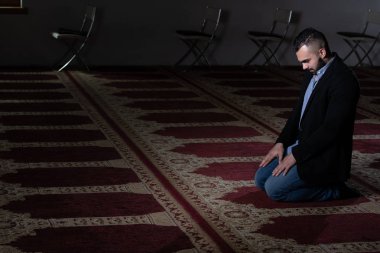 İşadamı dua cami de