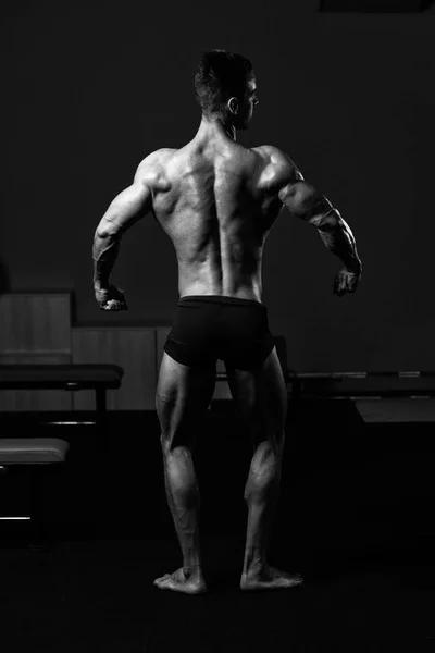 Young Bodybuilder Flexing Back Pose — Stock Photo, Image