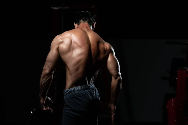 Hombre de mediana edad culturista Flexing Back Pose — Foto de Stock