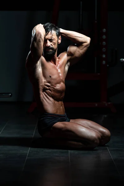 Serious Bodybuilder Sitting In The Gym — Stock Photo, Image