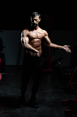 kasların esneme vücut geliştirmeci