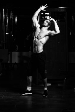 Spor salonunda güçlü duran