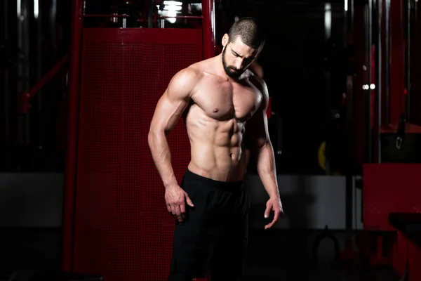 Hombre sano con paquete de seis — Foto de Stock