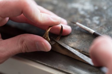 Profesyonel Aletlerle Mücevher Yapımı
