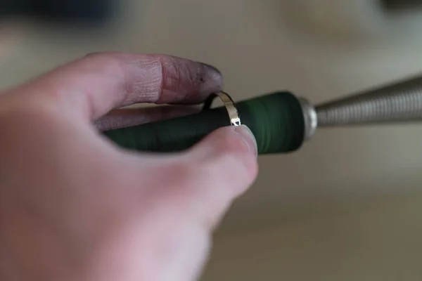 Close-Up Of Repairing Ring By Polishing Motors Tool — Stock Photo, Image
