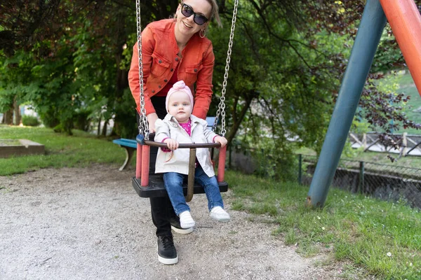 Happy Vivacious Young Mother Her Baby Girl Playing Together Outdoors — Stock Photo, Image