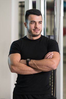 Spor Giyim Salonunda Spor Giyim Giyen Yakışıklı Antrenör Portresi