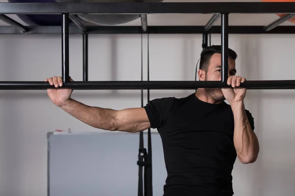 Man Athlete Doing Typewriter Pull Ups Gym — Stock Photo, Image