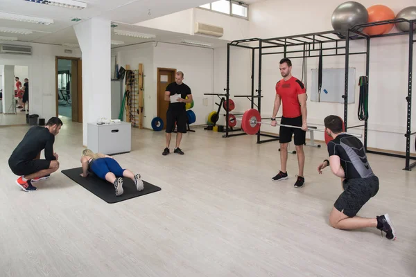 Gym Group Weight Lifting Workout Men Girls Exercise — Stock Photo, Image