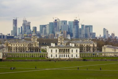 Londra, İngiltere. 12 Nisan 2019. Greenwich Gözlemevi'nden Canary Wharf Görünümü.