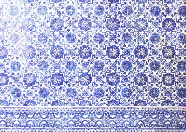 モザイク タイル ポルトガル Azulejo クラシックと伝統 青のパターンの壁 中世陶磁器タイル ラウンドの幾何学模様で塗られたパネルは モーリタニアの壁 — ストック写真