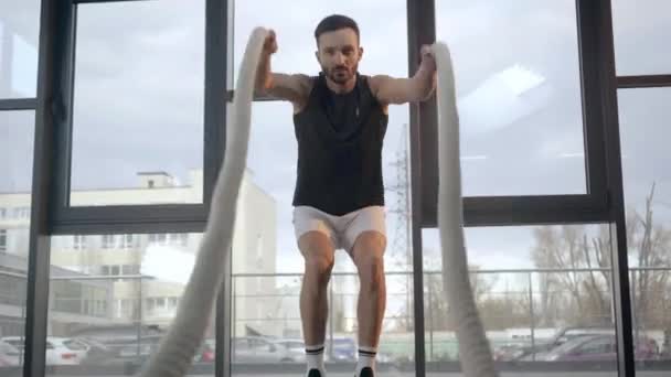 Front View Concentrated Sportsman Doing Exercise Ropes Gym — Stock Video