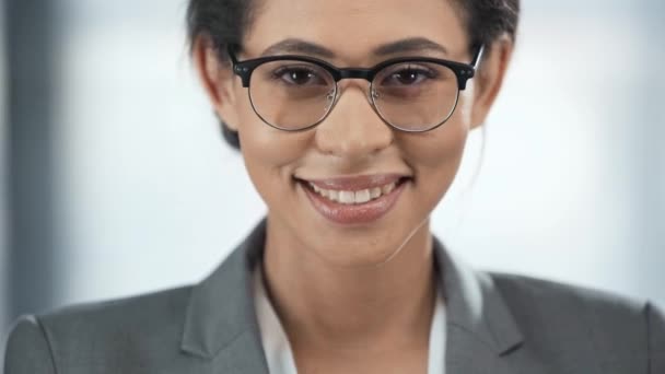 Close View Happy African American Businesswoman Glasses Looking Camera — Stock Video