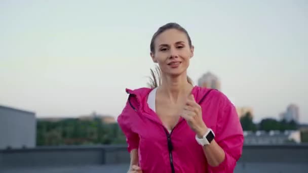 Beautiful Sportswoman Sportswear Running Rooftop Smile Looking Camera — Stock Video