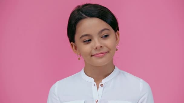 Boldog Gyermek Mosolygott Spinning Körül Izolált Rózsaszín — Stock videók