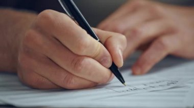 müzik notaları üzerine notlar yazma bestecinin yakın görünümü