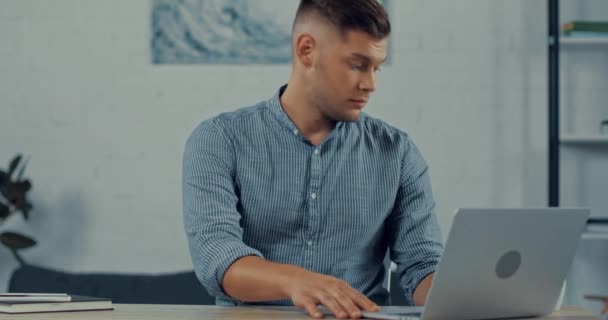 Handsome Freelancer Using Laptop Eating Salad — Stock Video