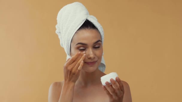 Naked Girl Towel Head Applying Age Cream Isolated Beige — Stock Video
