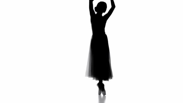 Silhueta Bailarina Elegante Dançando Pointe Isolado Branco — Vídeo de Stock