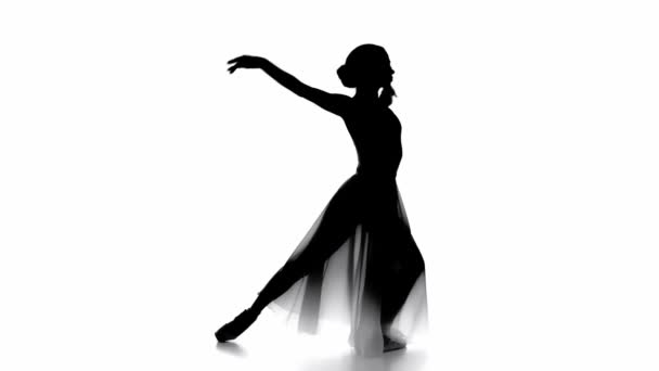 Silueta Bailarina Bailando Movimientos Clásicos Sobre Fondo Blanco — Vídeos de Stock