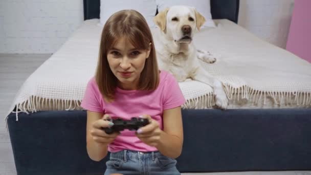 Kiew Ukraine August 2020 Junge Frau Spielt Videospiel Der Nähe — Stockvideo