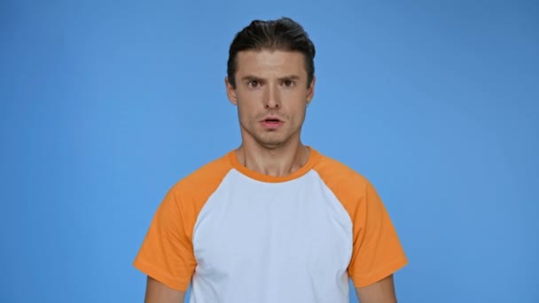 Homme Shirt Montrant Aucun Signe Refusant Isolé Sur Bleu — Video