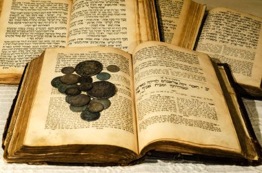Kutsal eski Yahudi kitapları