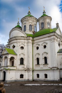 Kiliseler ve manastırlar