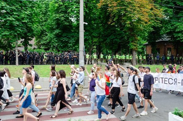 Kijów, Ukraina-23 czerwca 2019. Marsz równości. Marsz LGBT Kyivpride. Parada gejowska — Zdjęcie stockowe