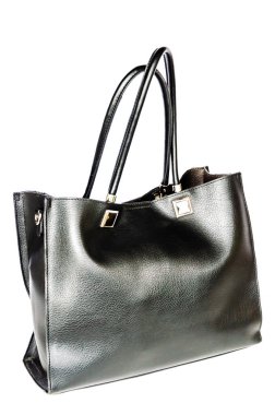 Beyaz arka planda izole edilmiş siyah deri kadın çantası. Parlak, şık moda kadınları çantası. Kadın çantaları ve aksesuarları