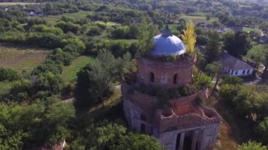 Kilisede mum yakmak.