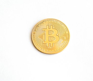 Beyaz arka planda izole edilmiş bir bitcoin sikkesi - resim