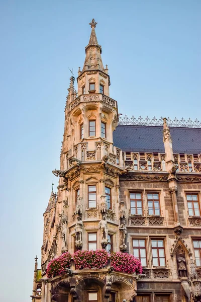 Famous catholic church with pink flowers in Munich Germany — Stock Photo, Image