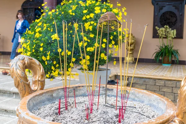 Kumda buharçubukları ile geleneksel sunak