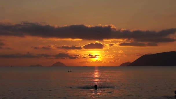 People Swim Sunrise Background Sun Morning Clouds — Stock Video