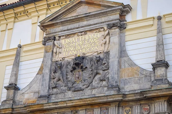 Antique coat of arms and sculptures on the wall of a building in Prague — Stock Photo, Image