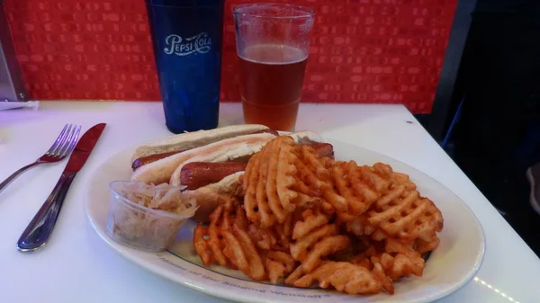 Amerikan Mutfagi, cips, kızarmış sosis