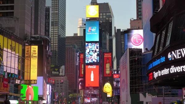 Reklamlar, Times Square, New York reklam panoları