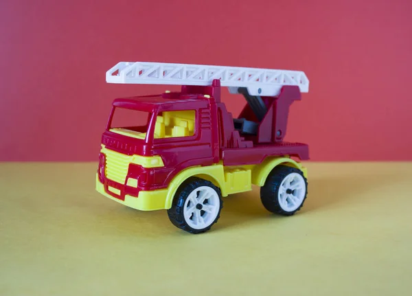 사다리가있는 장난감 노란색 빨간색 — 스톡 사진
