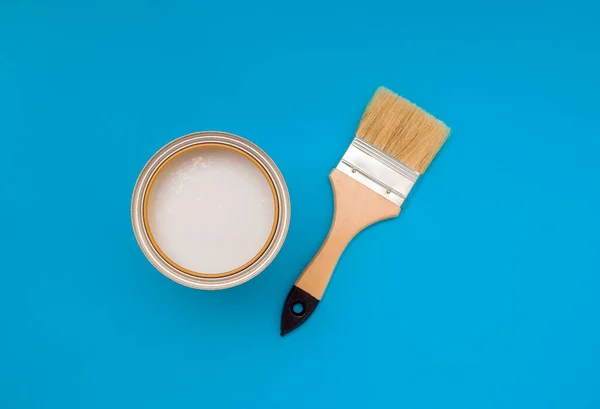 Gereedschap Voor Bouw Decoratie Een Penseel Een Metalen Blik Verf — Stockfoto