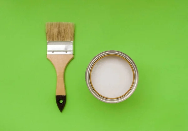 Ferramentas Para Construção Decoração Pincel Lado Frasco Tinta Branca Fundo — Fotografia de Stock