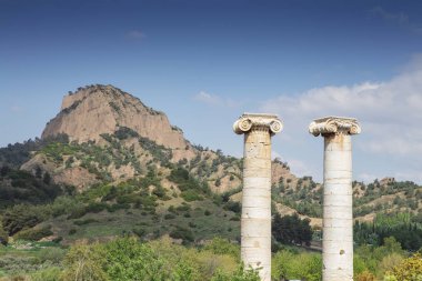 2. yüzyıl Lidya'nın Sardeis başkenti Artemis tapınağının kalıntıları