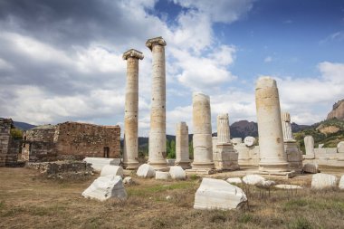 2. yüzyıl Lidya'nın Sardeis başkenti Artemis tapınağının kalıntıları