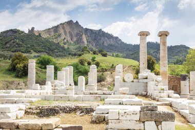 2. yüzyıl Lidya'nın Sardeis başkenti Artemis tapınağının kalıntıları